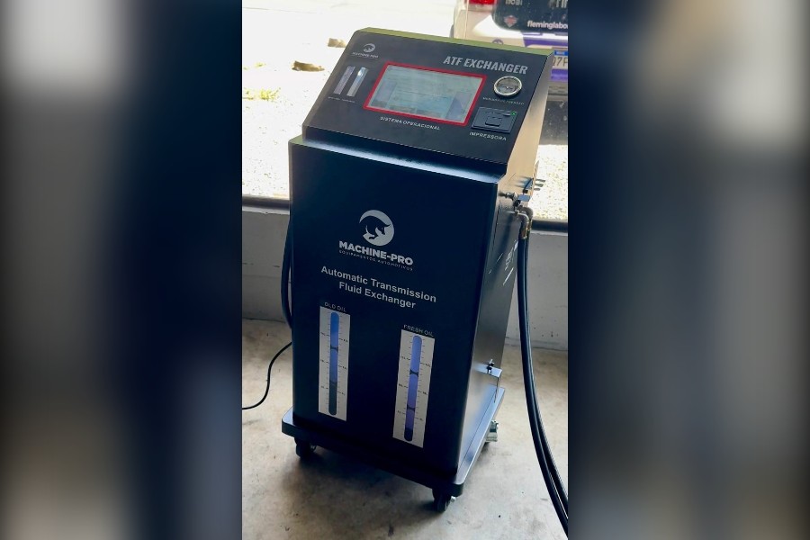 Máquina de troca de óleo de câmbio automático na Leffer Centro Automotivo
